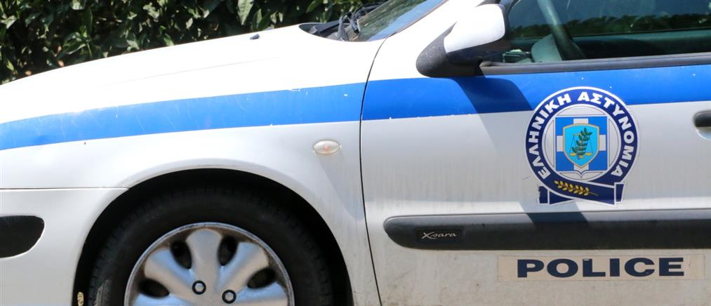 Κόρινθος: Έκλεψαν τσάντα γυναίκας, έκαναν αγορές με τις κάρτες της, αλλά συνελήφθησαν σε 1 ώρα