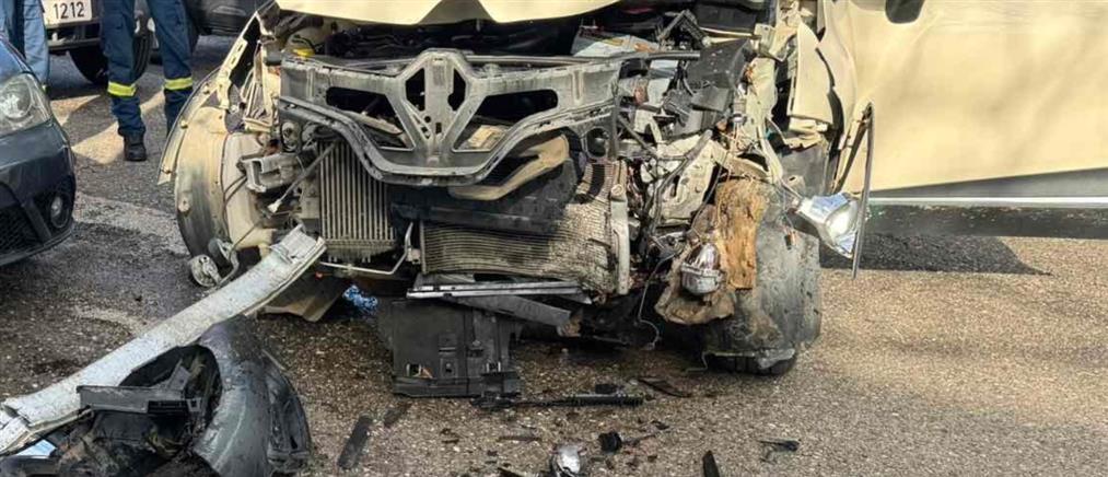 Τροχαίο στο Αγρίνιο: Οδηγός αισθάνθηκε αδιαθεσία και έχασε τον έλεγχο του οχήματος (εικόνες)